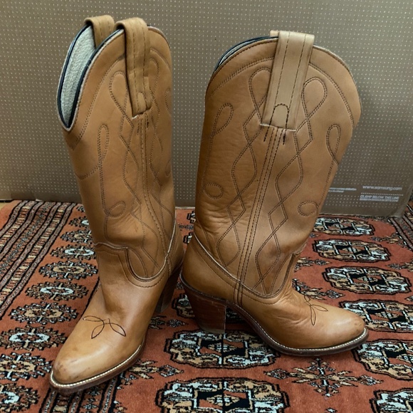 Women Frye Boots - Picture 2 of 7